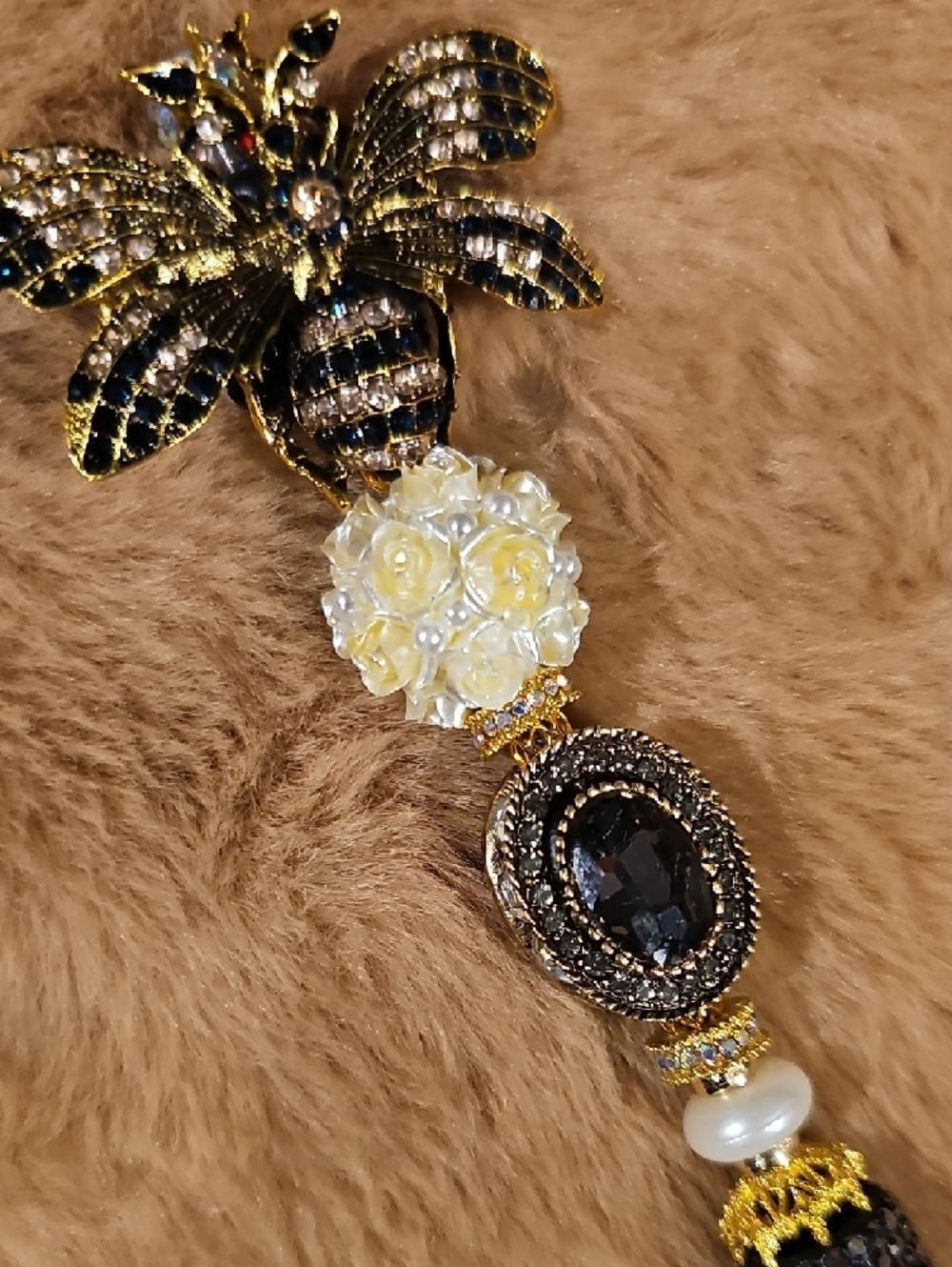 Bee Noir Luxe Rhinestone Pen - Picture 7 of 7